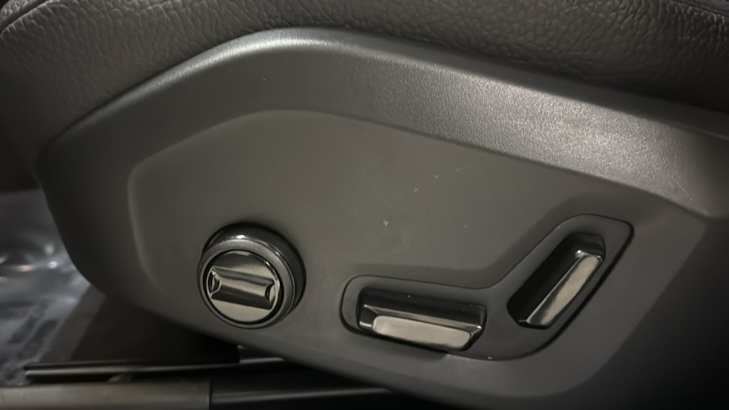 Thumbnail: 2023 Volvo XC60 - 24