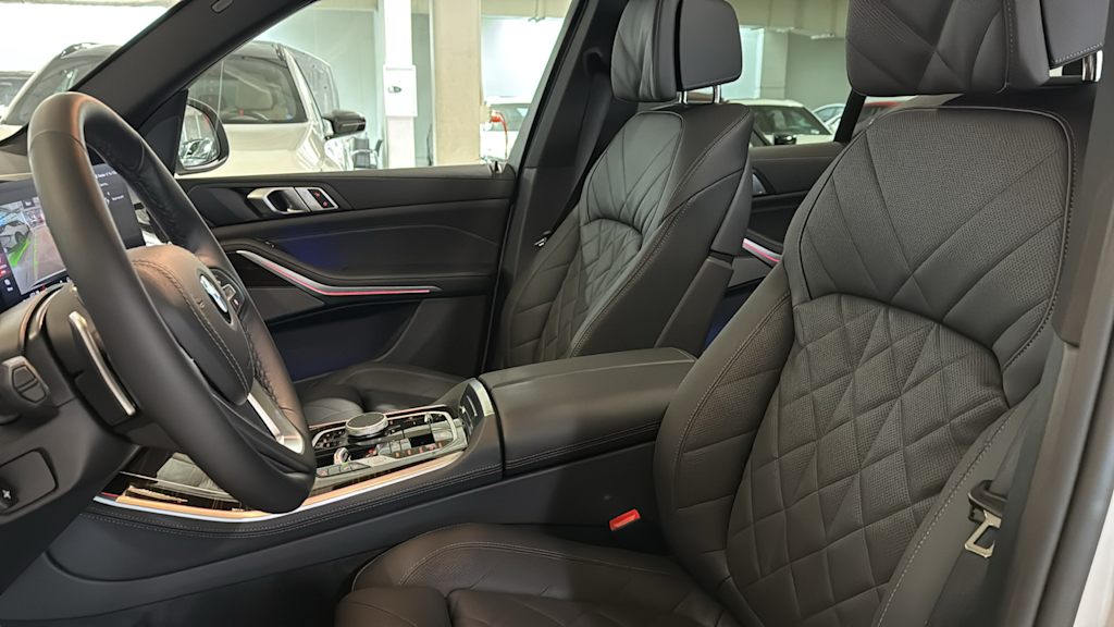 2025 BMW X5 xDrive50e 11
