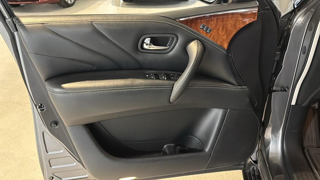 Thumbnail: 2016 INFINITI QX80 - 20
