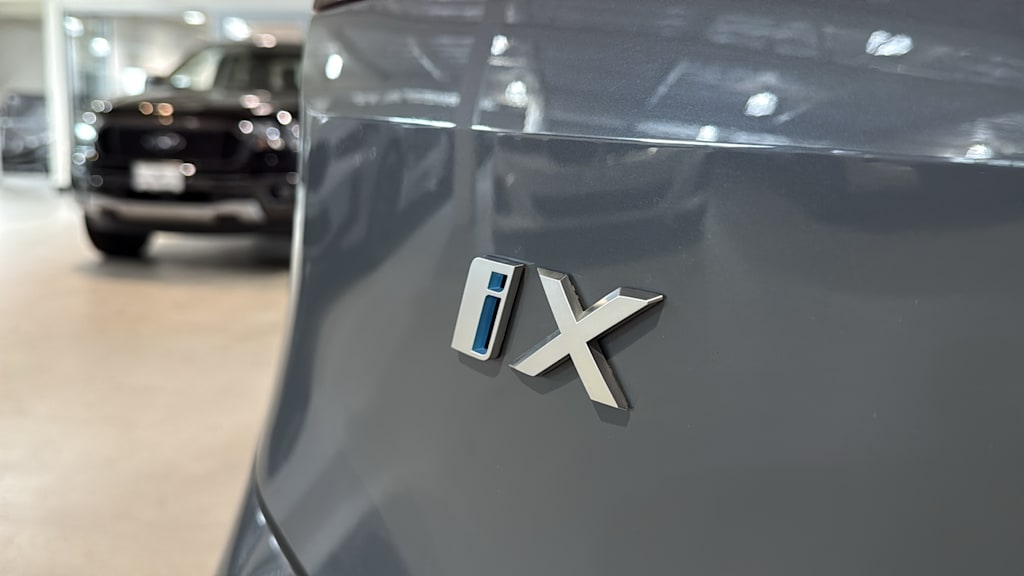 Thumbnail: 2023 BMW iX - 21