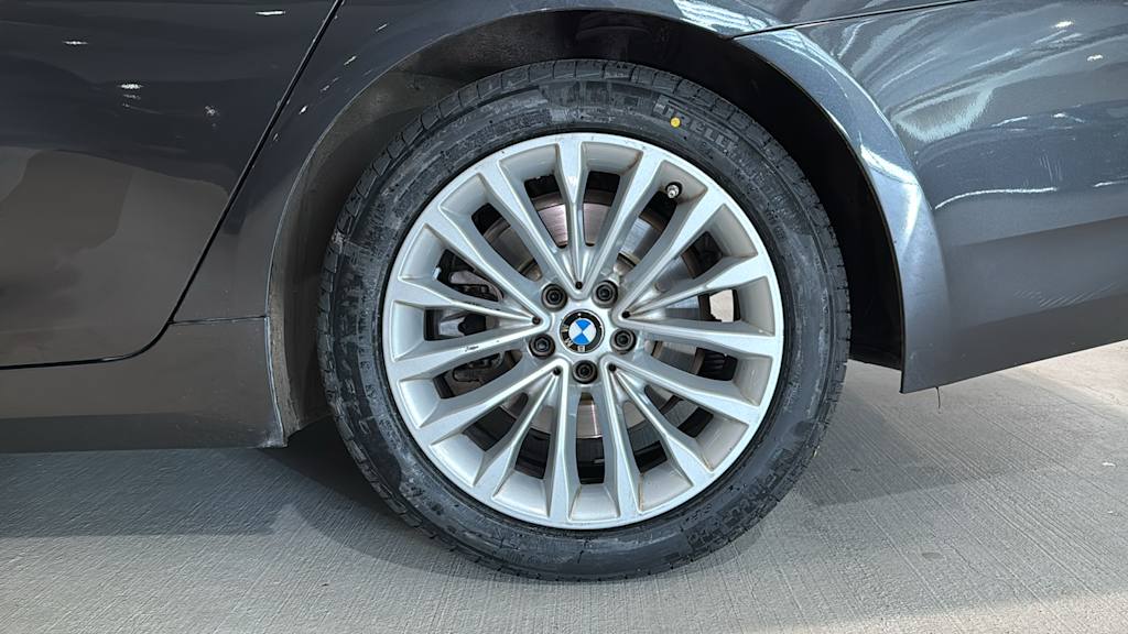 2023 BMW 5 Series 530xi 8