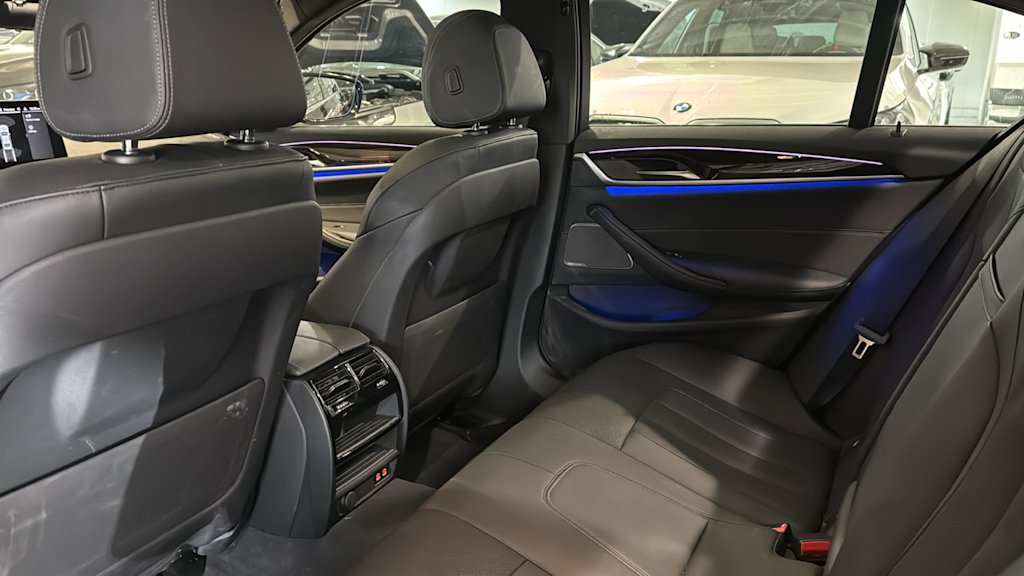 2023 BMW 5 Series 530xi 12