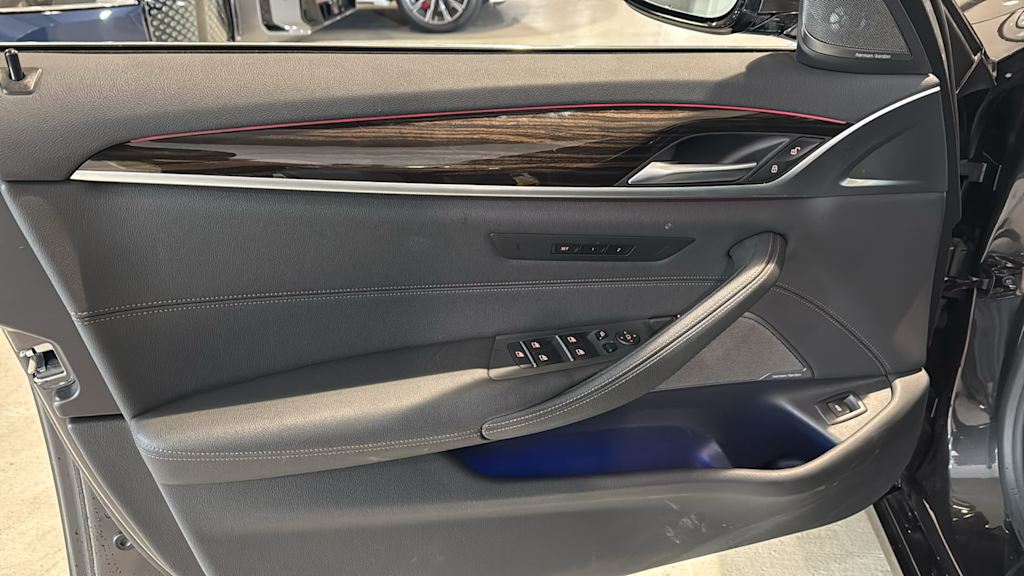 2023 BMW 5 Series 530xi 23