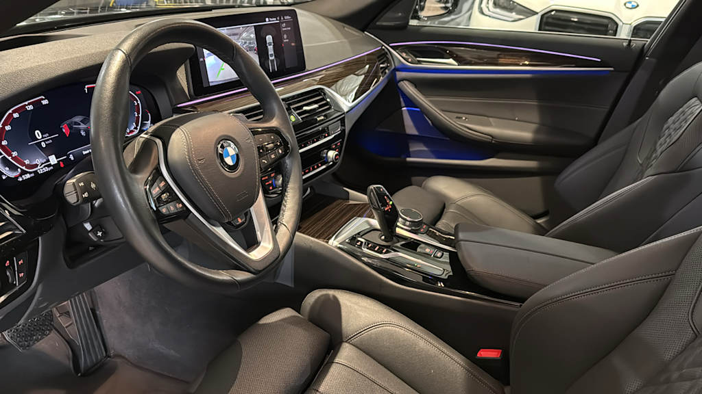 2023 BMW 5 Series 530xi 13