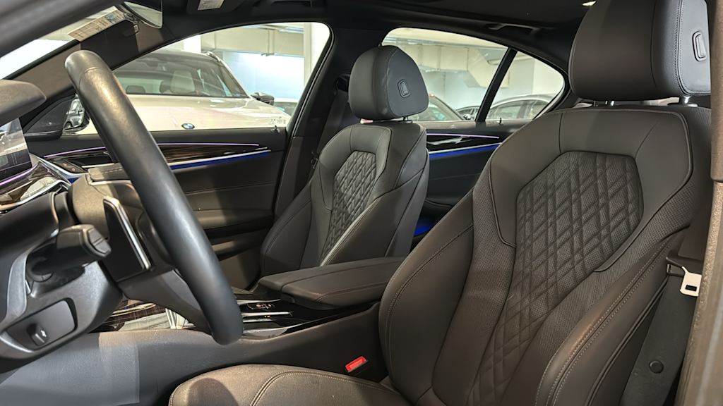 2023 BMW 5 Series 530xi 10