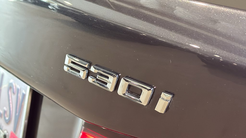 2023 BMW 5 Series 530xi 21