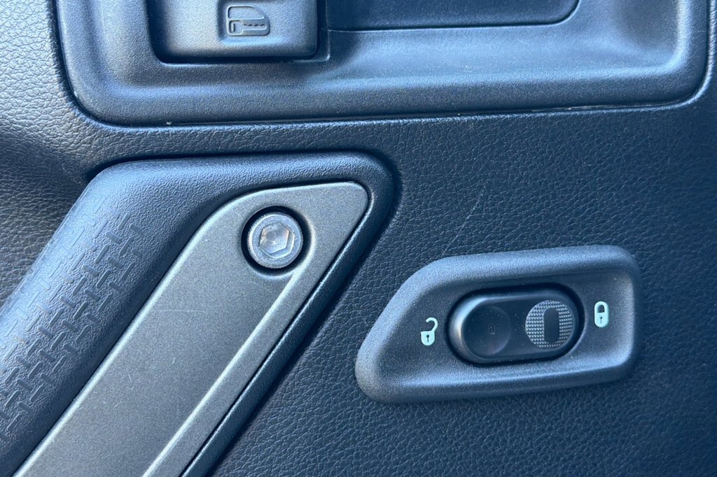 Thumbnail: 2018 Jeep Wrangler - 21