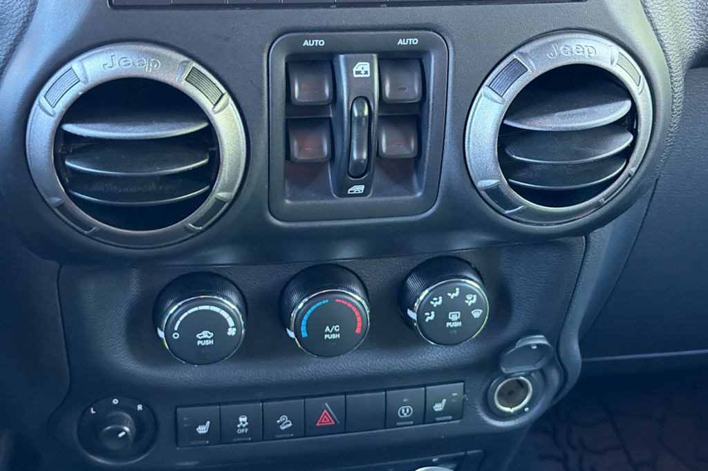 Thumbnail: 2018 Jeep Wrangler - 25