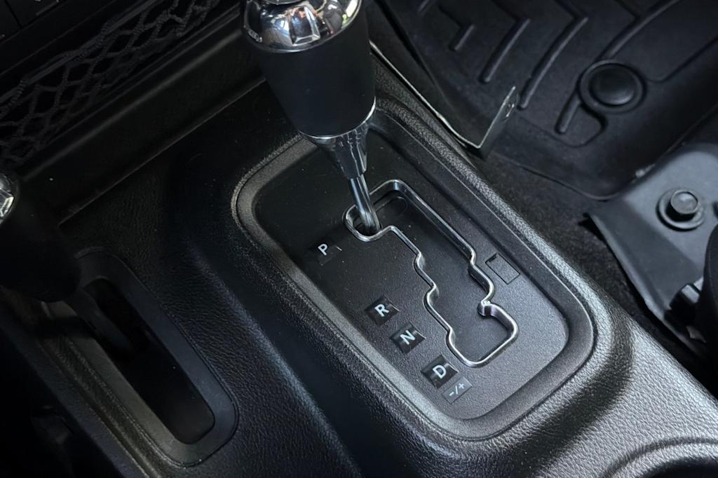 Thumbnail: 2016 Jeep Wrangler - 13