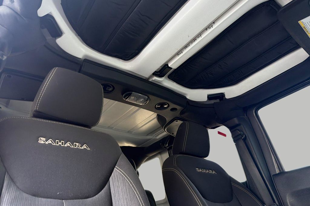 Thumbnail: 2016 Jeep Wrangler - 23