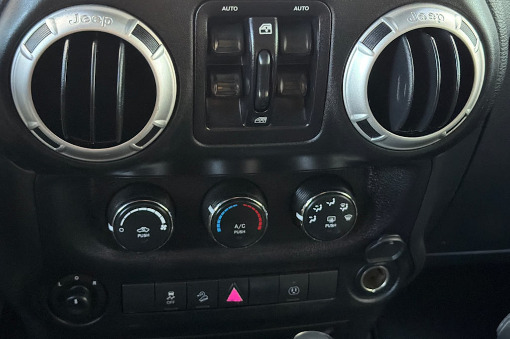 Thumbnail: 2016 Jeep Wrangler - 25