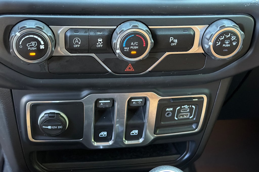 Thumbnail: 2018 Jeep Wrangler - 24