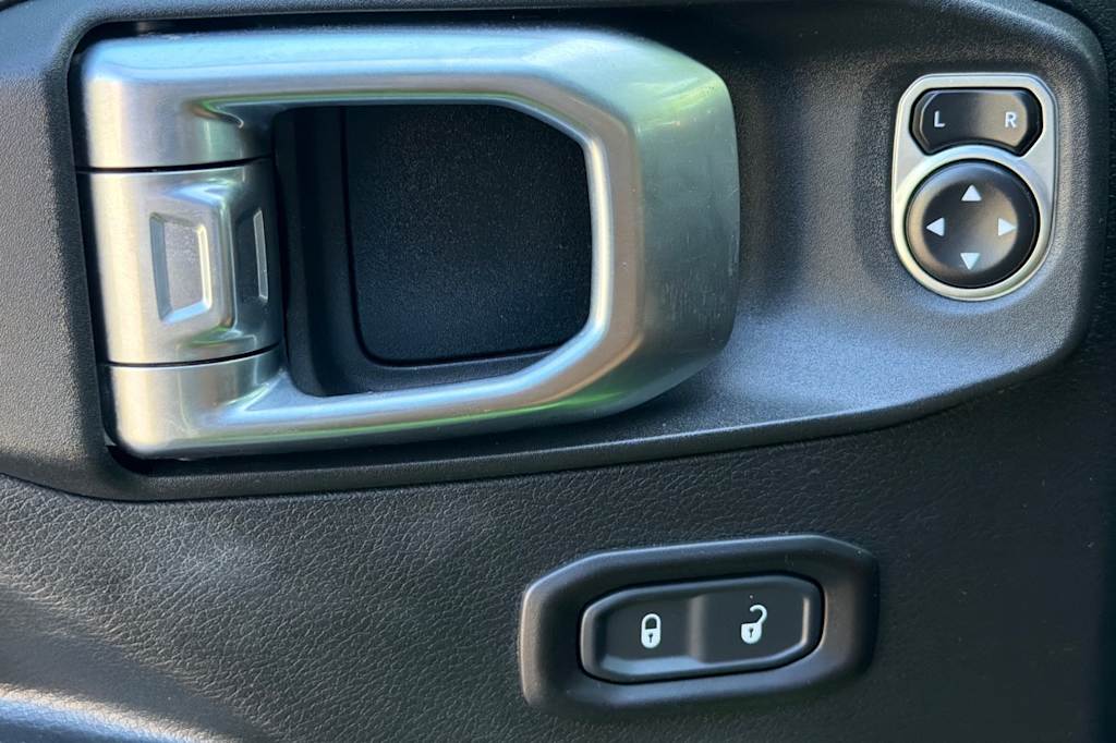 Thumbnail: 2018 Jeep Wrangler - 21