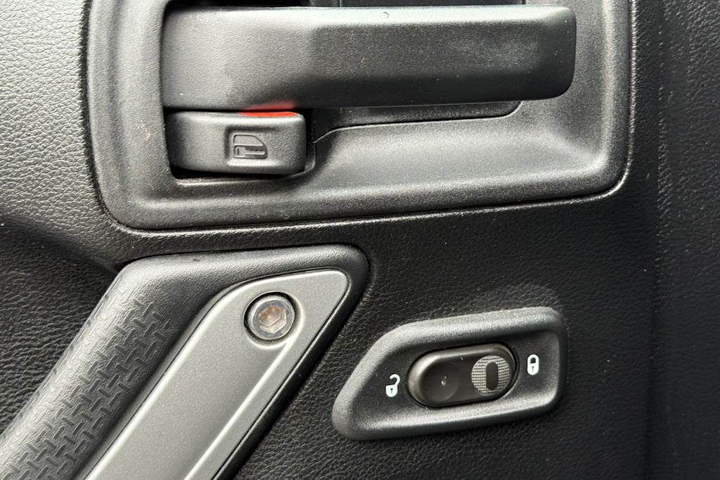 Thumbnail: 2015 Jeep Wrangler - 21