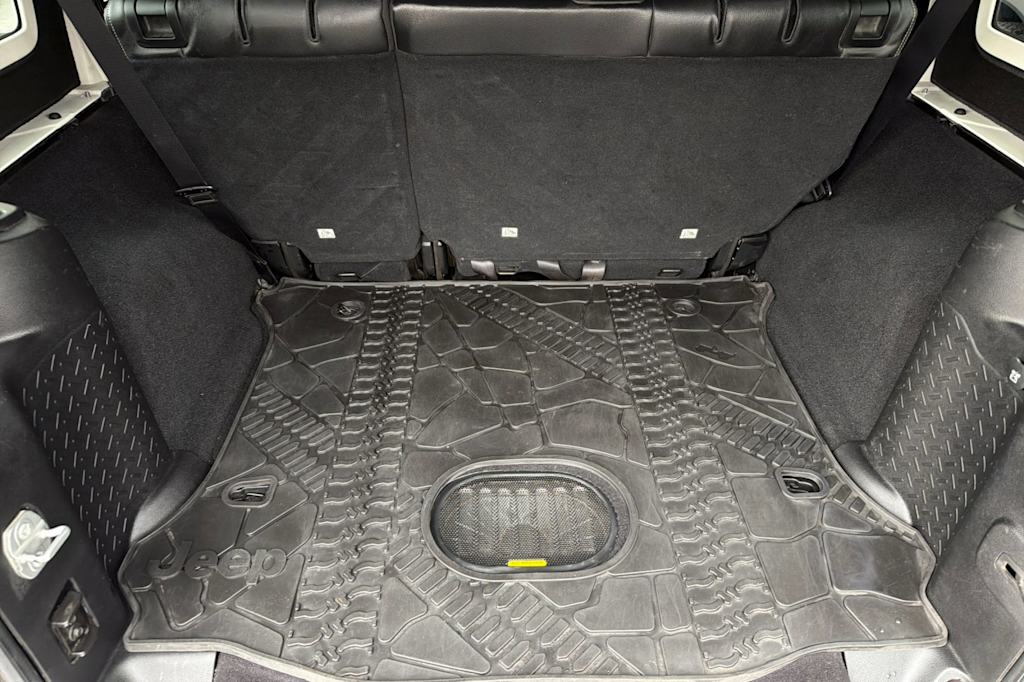 Thumbnail: 2015 Jeep Wrangler - 15