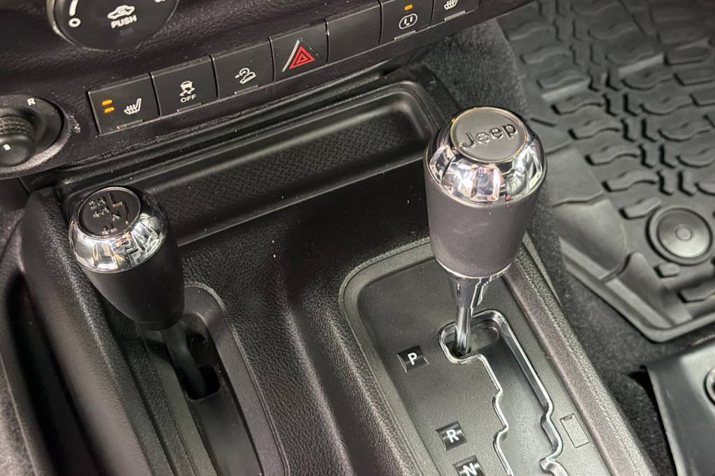 Thumbnail: 2015 Jeep Wrangler - 13