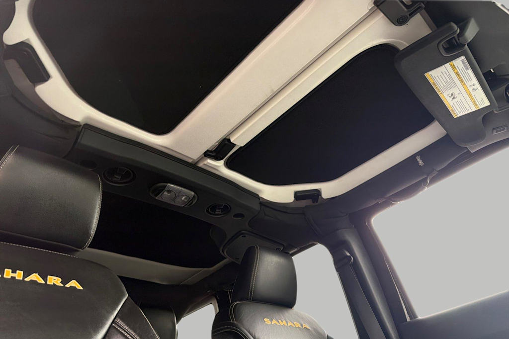 Thumbnail: 2015 Jeep Wrangler - 22