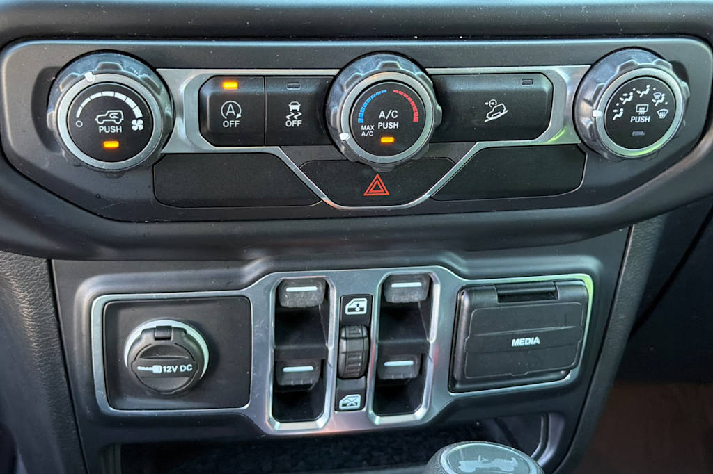 Thumbnail: 2020 Jeep Wrangler - 25