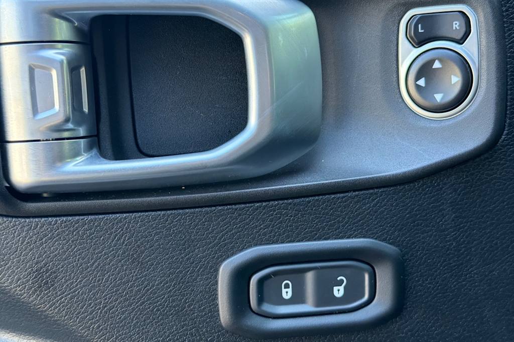 Thumbnail: 2020 Jeep Wrangler - 23