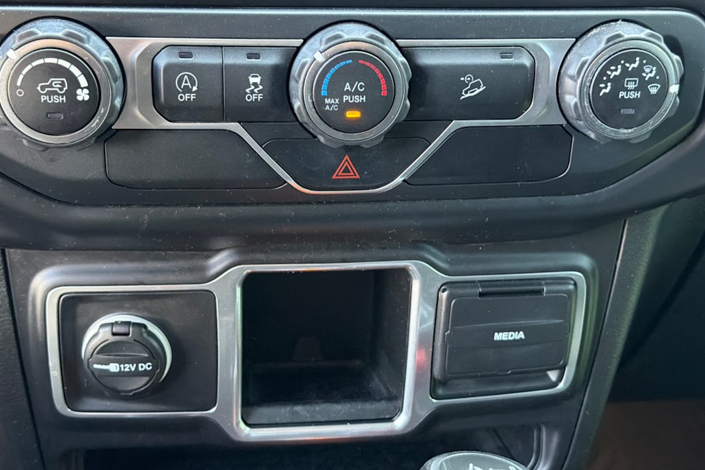 Thumbnail: 2018 Jeep Wrangler - 26