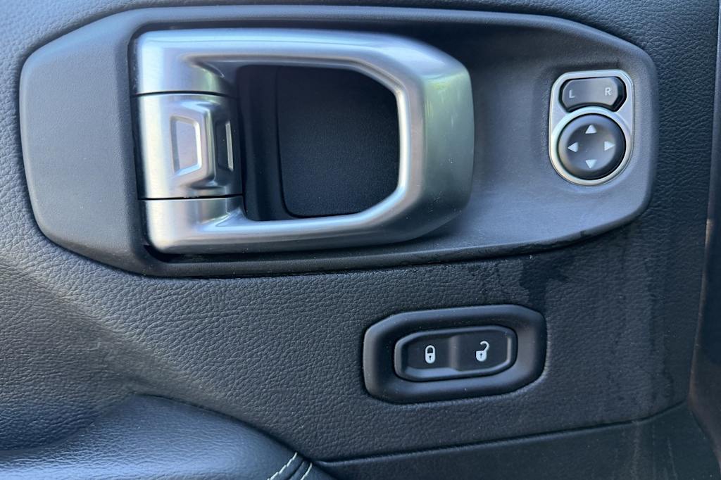 Thumbnail: 2020 Jeep Wrangler - 23