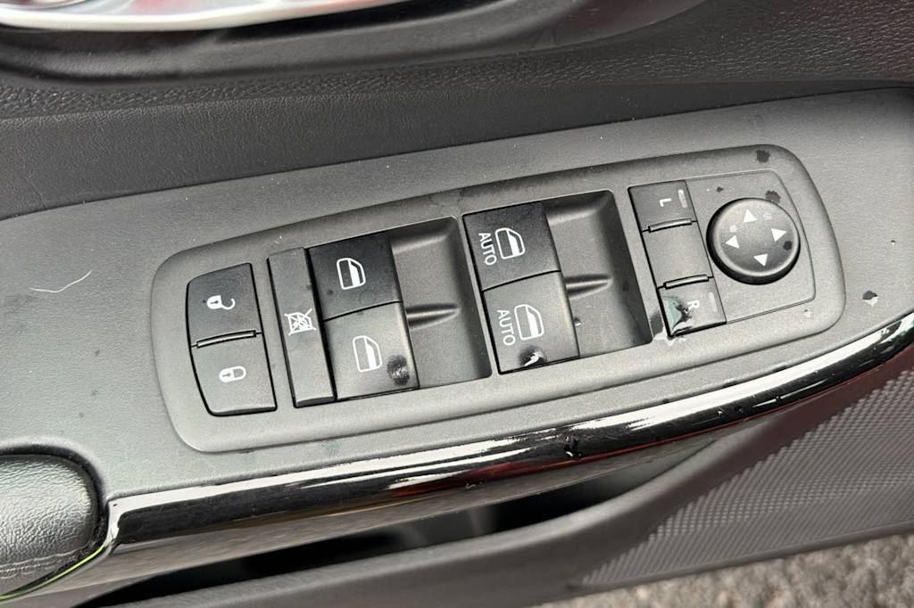 Thumbnail: 2021 Jeep Cherokee - 22
