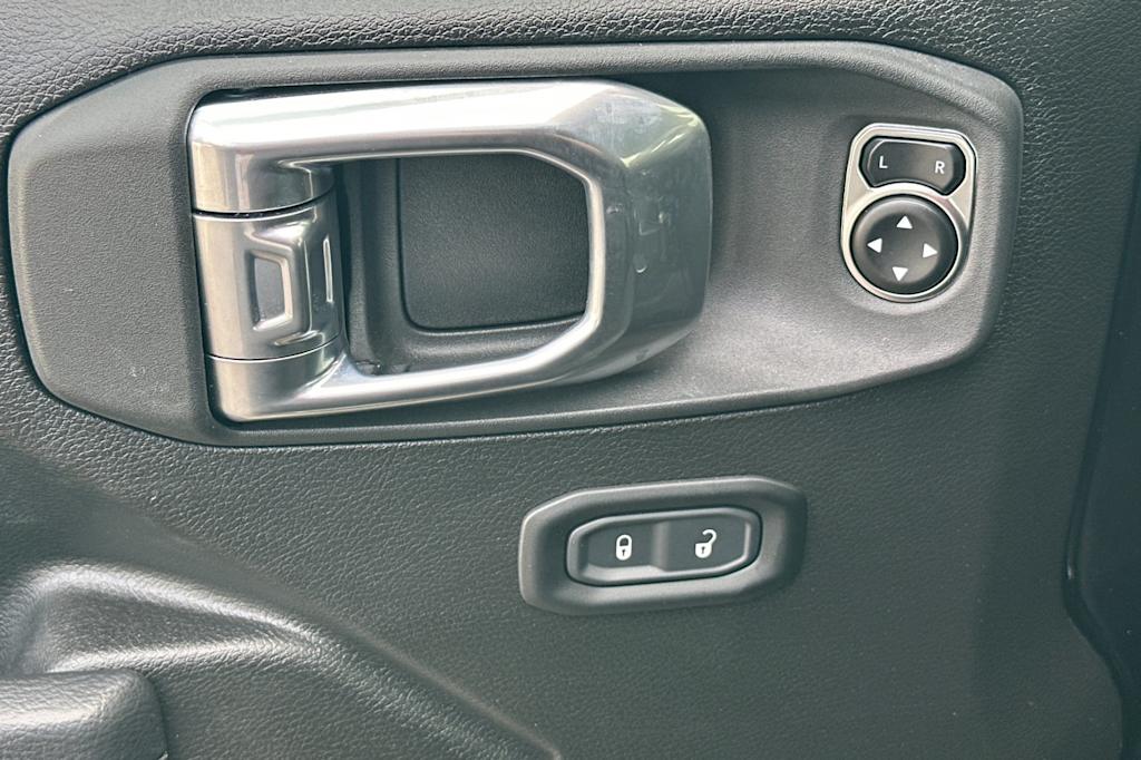 Thumbnail: 2025 Jeep Wrangler - 22