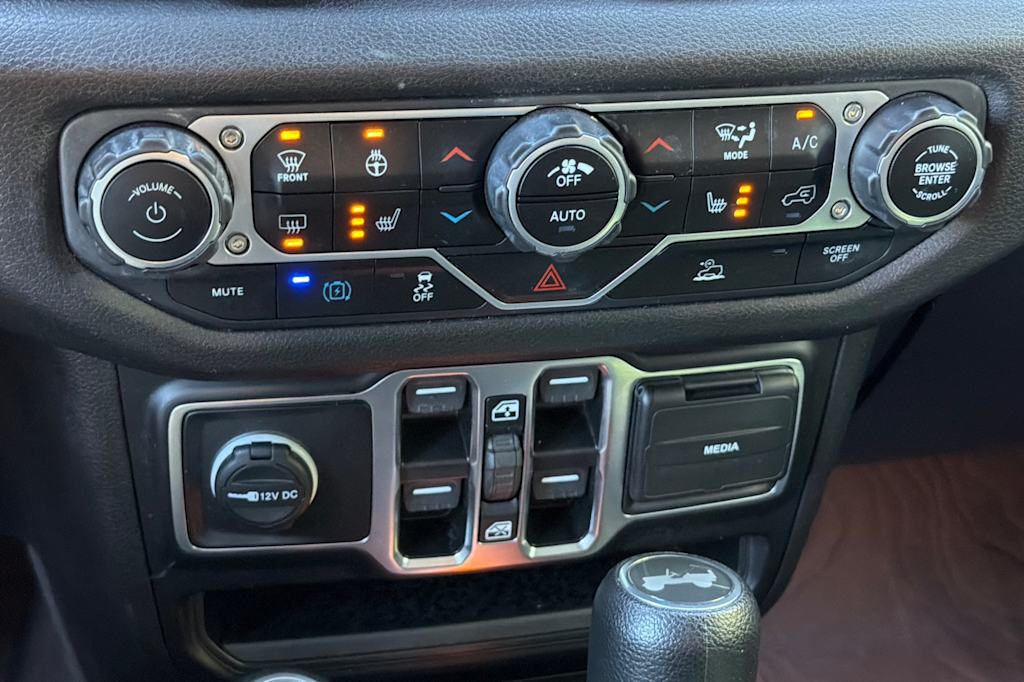 Thumbnail: 2024 Jeep Wrangler - 25