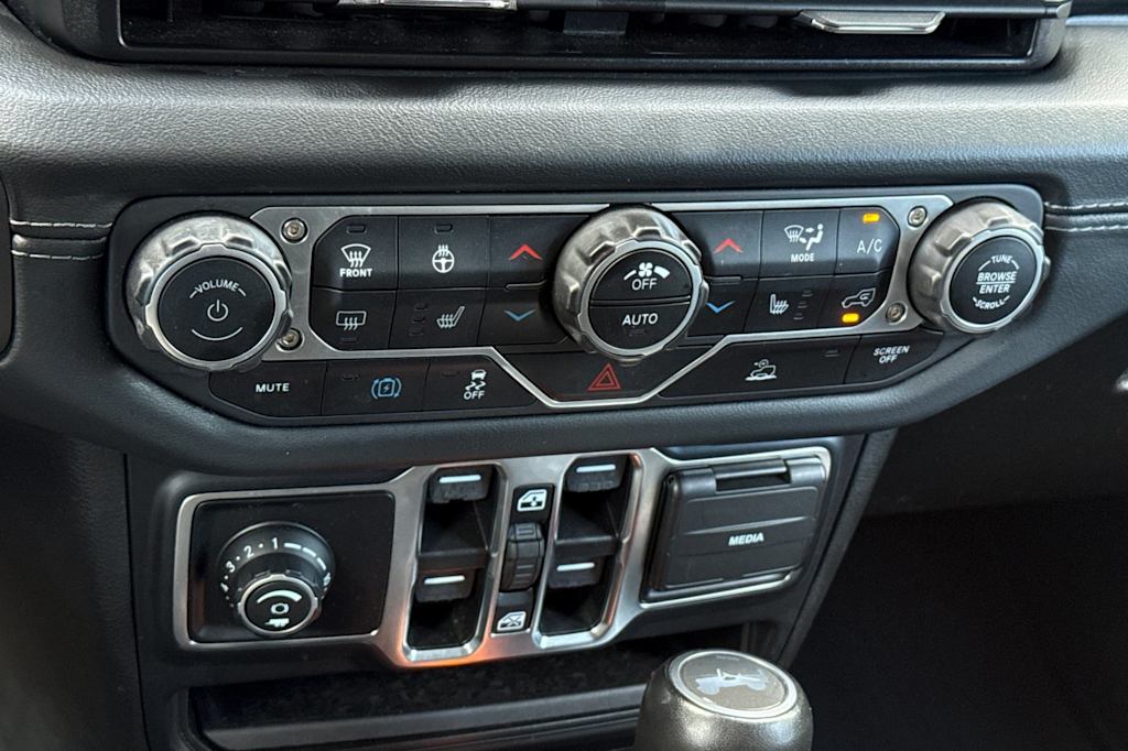Thumbnail: 2024 Jeep Wrangler - 25