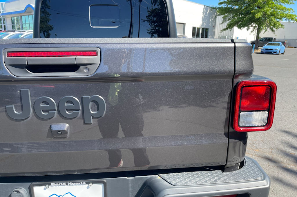 Thumbnail: 2023 Jeep Gladiator - 16