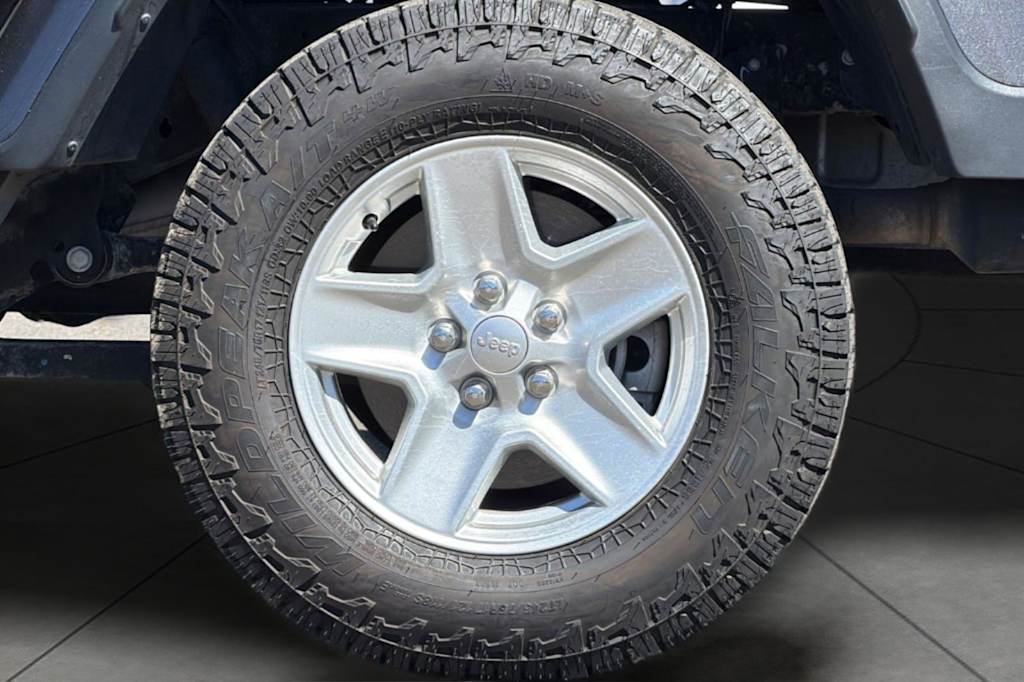 Thumbnail: 2021 Jeep Gladiator - 8