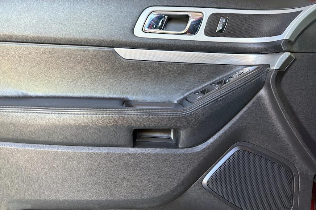 Thumbnail: 2015 Ford Explorer - 20