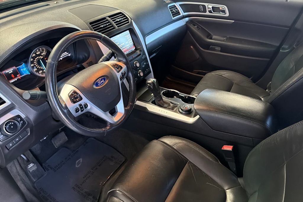 Thumbnail: 2015 Ford Explorer - 9