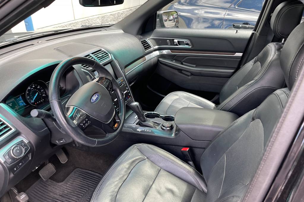 Thumbnail: 2016 Ford Explorer - 9