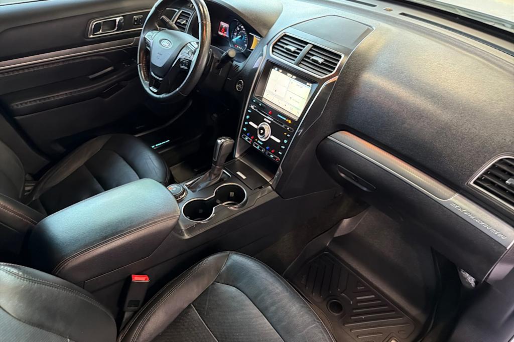 Thumbnail: 2017 Ford Explorer - 12