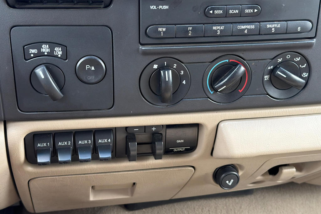 Thumbnail: 2006 Ford F-350 - 23