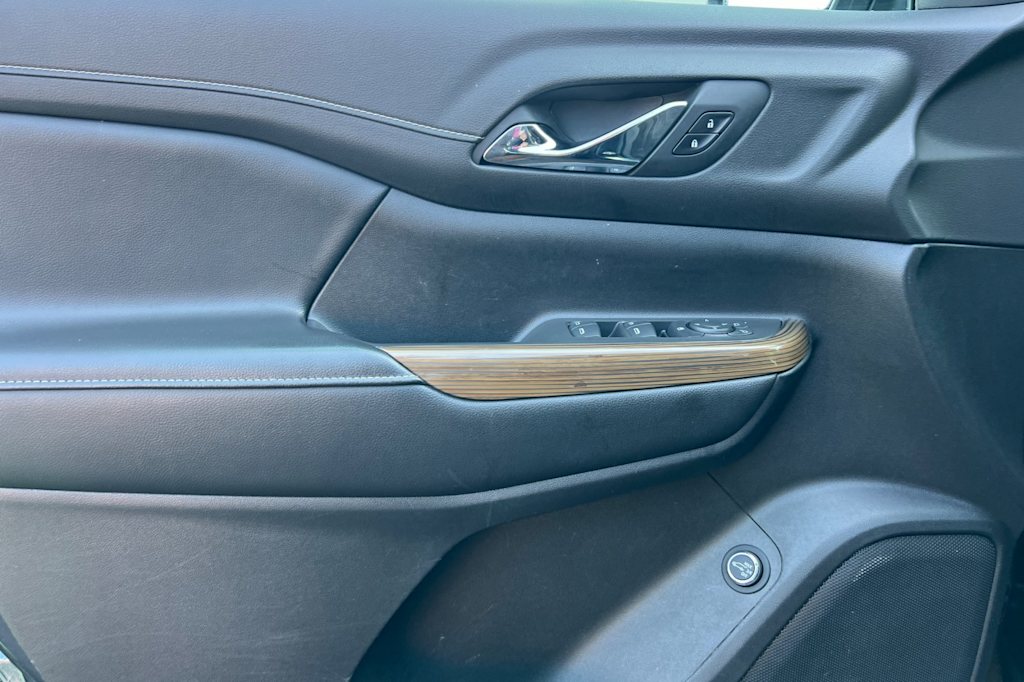 Thumbnail: 2019 GMC Acadia - 21