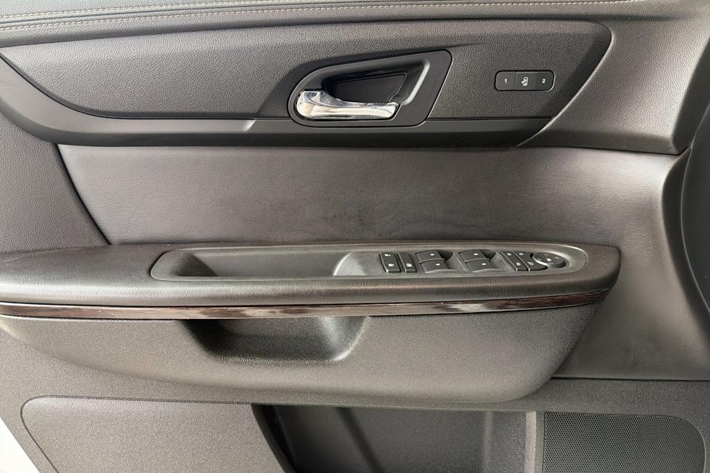 Thumbnail: 2017 Chevrolet Traverse - 21