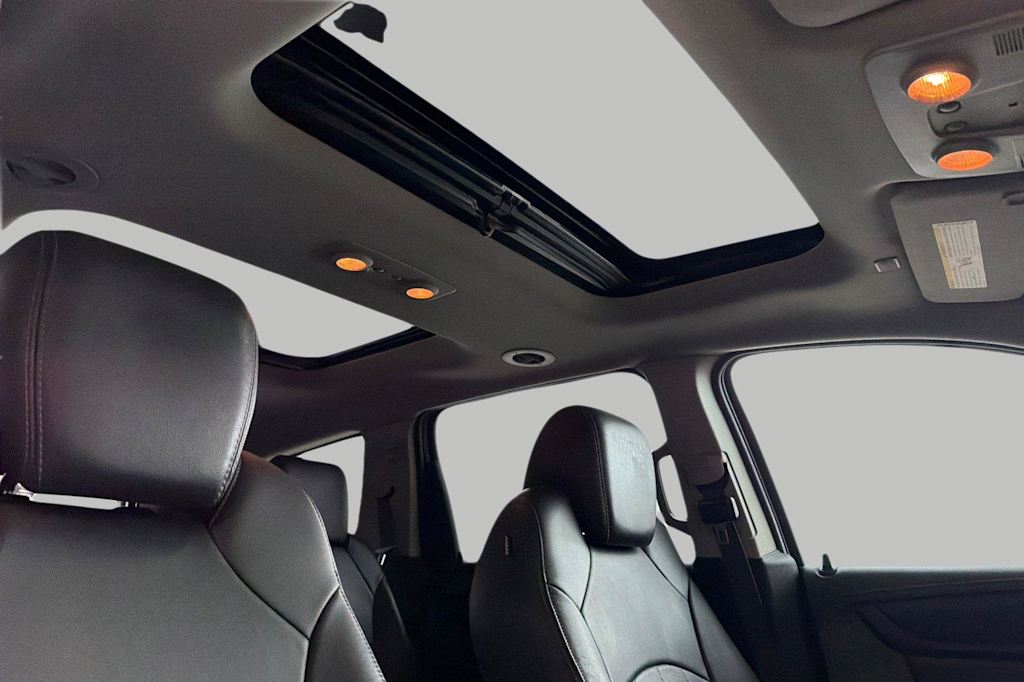 Thumbnail: 2017 Chevrolet Traverse - 24