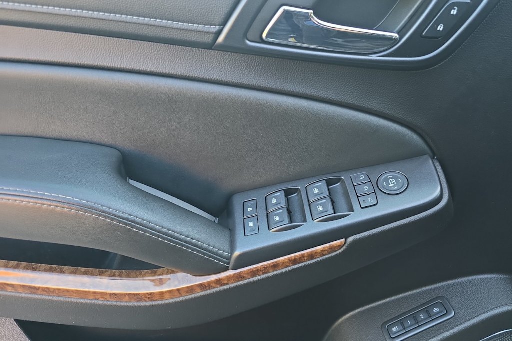Thumbnail: 2016 Chevrolet Suburban - 21