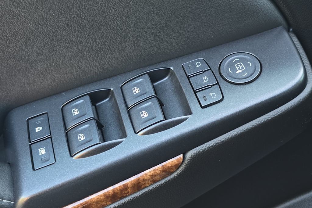 Thumbnail: 2016 Chevrolet Suburban - 22