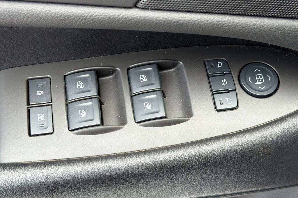 Thumbnail: 2017 Cadillac Escalade - 21