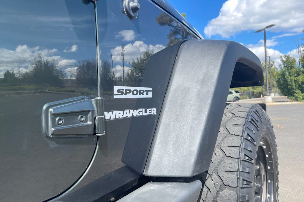 Thumbnail: 2011 Jeep Wrangler - 12