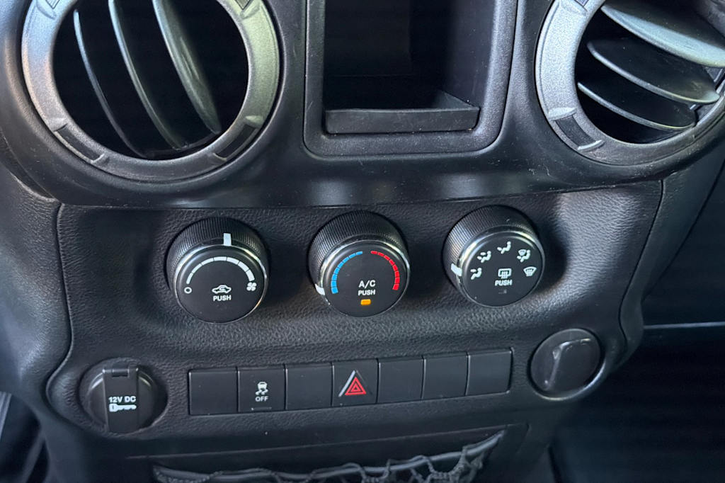 Thumbnail: 2011 Jeep Wrangler - 23