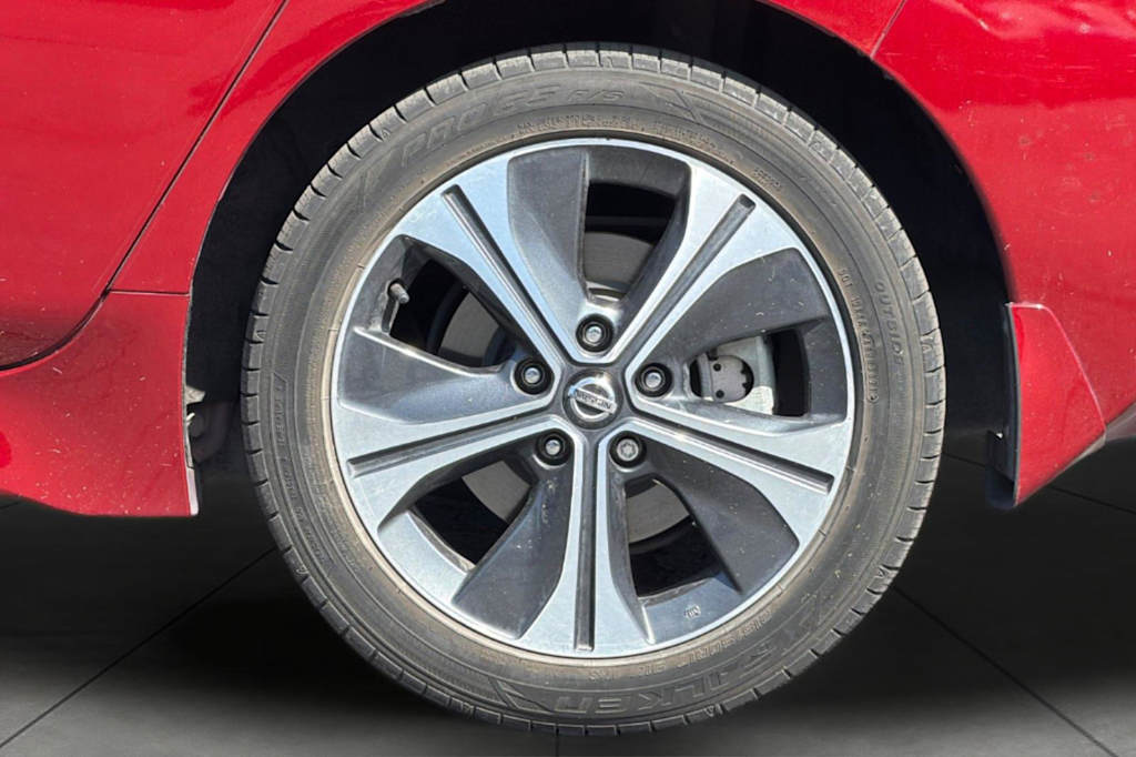 Thumbnail: 2018 Nissan Leaf - 8