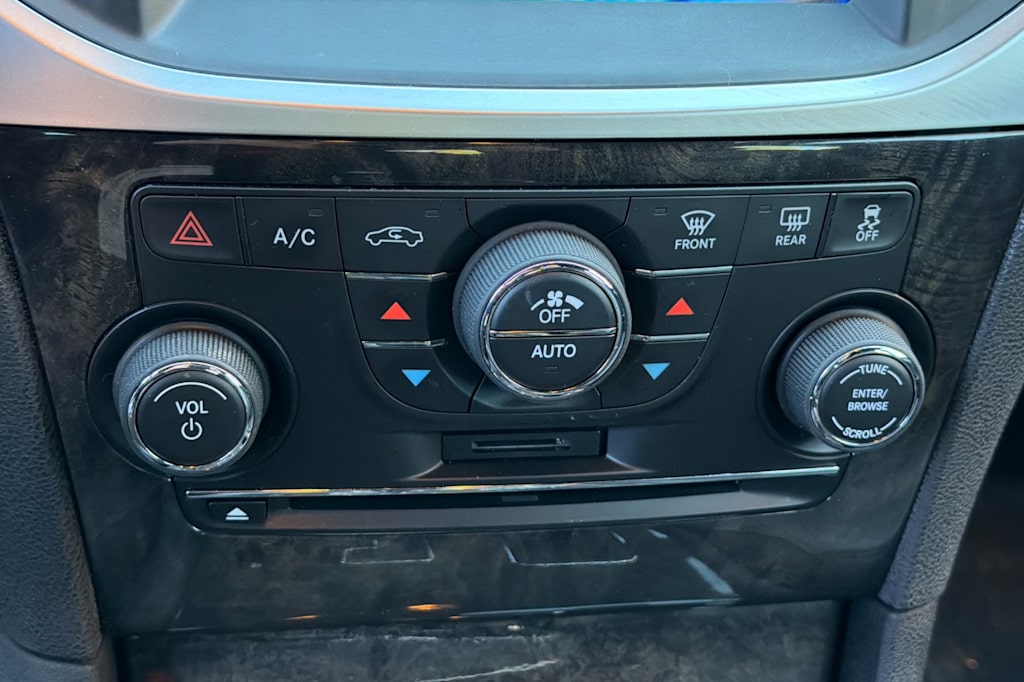 Thumbnail: 2014 Chrysler 300 - 25