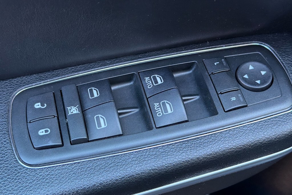 Thumbnail: 2014 Chrysler 300 - 21