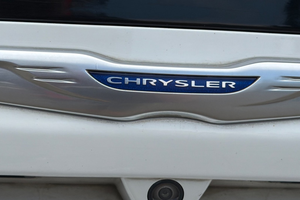 Thumbnail: 2018 Chrysler Pacifica - 7