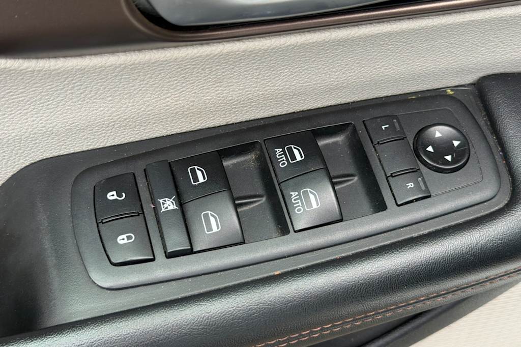 Thumbnail: 2018 Chrysler Pacifica - 20