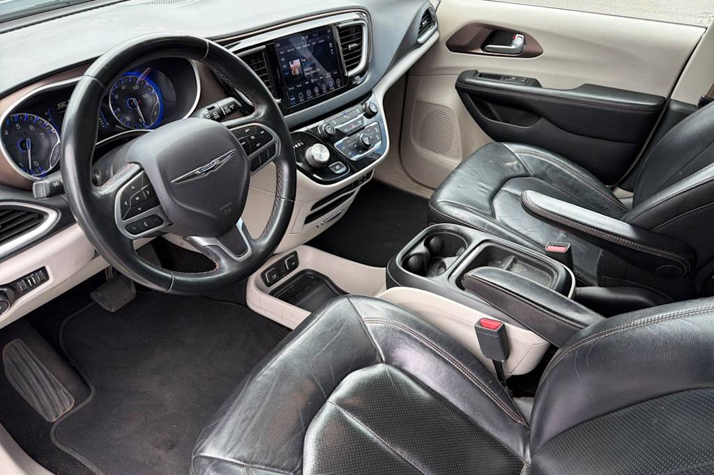 Thumbnail: 2018 Chrysler Pacifica - 9